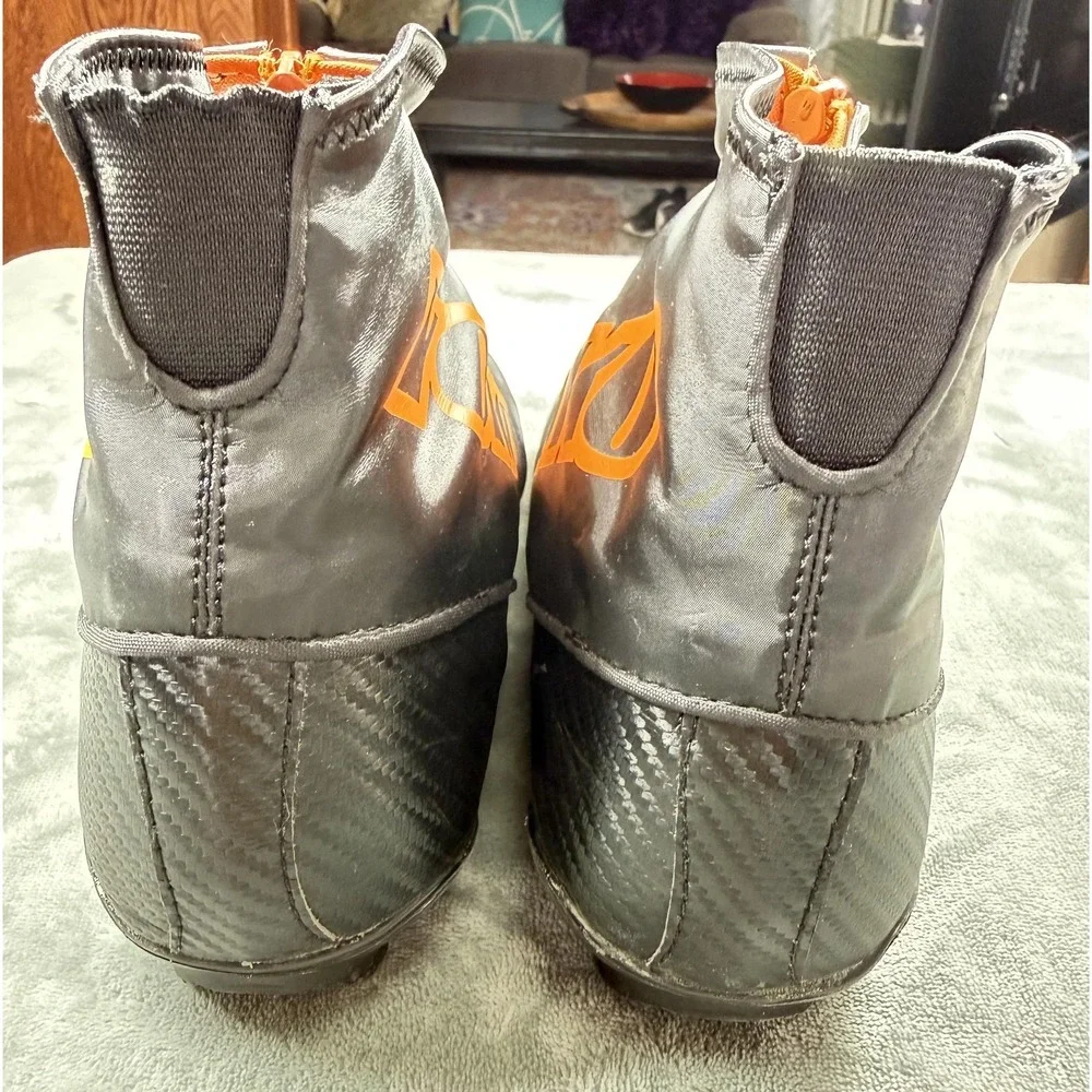 Yoko YXC 1.0 Cross Country Ski Boots Mens EU 43 (28.5 Mondo) Black Orange Gloves